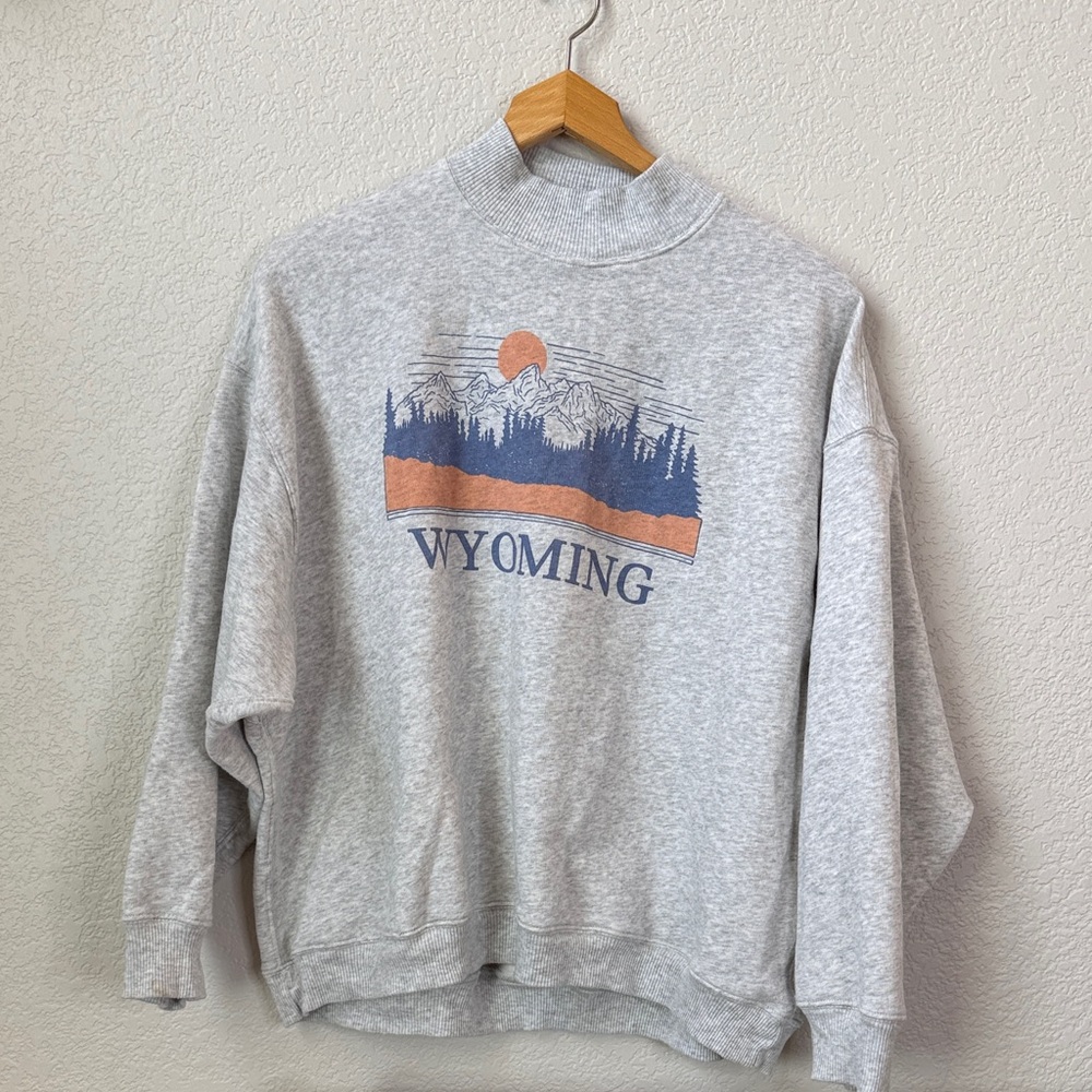 American Eagle Outfitters Graphic Mock Neck Sweater Gray Wyoming size Medium - Picture 2 of 12